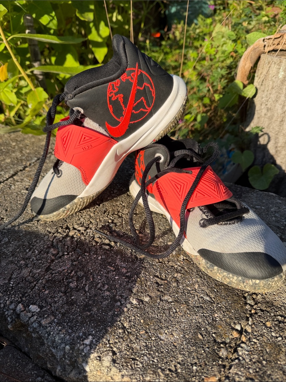Nike Kyrie Flytrap III Basketball Shoes